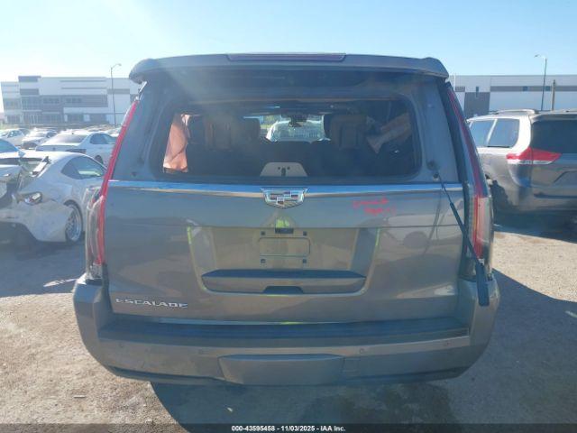 Cadillac Escalade Platinum Image 10