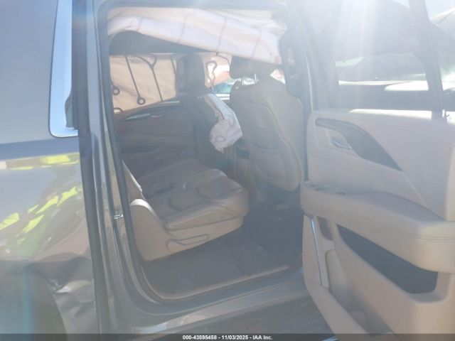 Cadillac Escalade Platinum Image 11