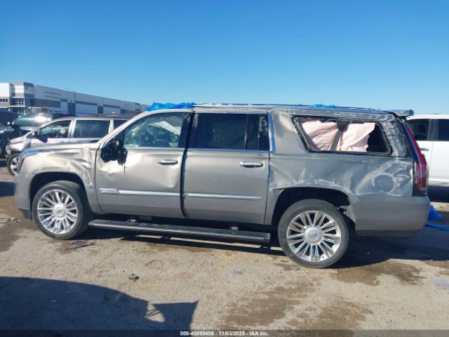 Cadillac Escalade Platinum Image 7