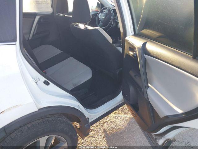 Toyota RAV4 Xle Image 14