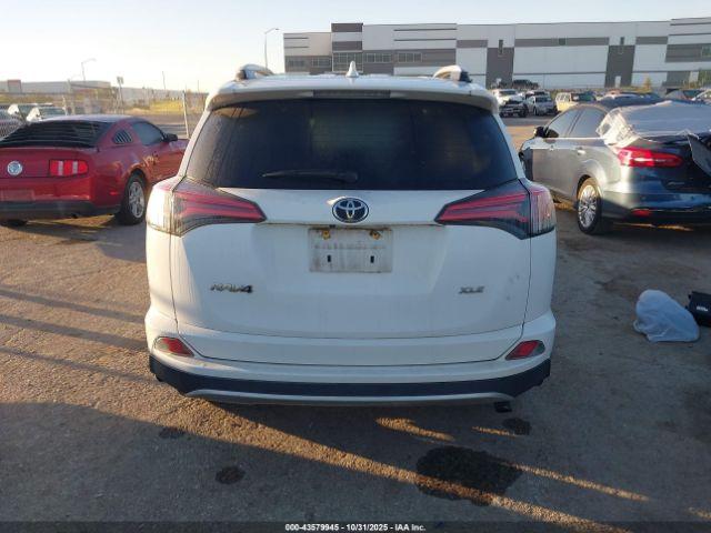 Toyota RAV4 Xle Image 16