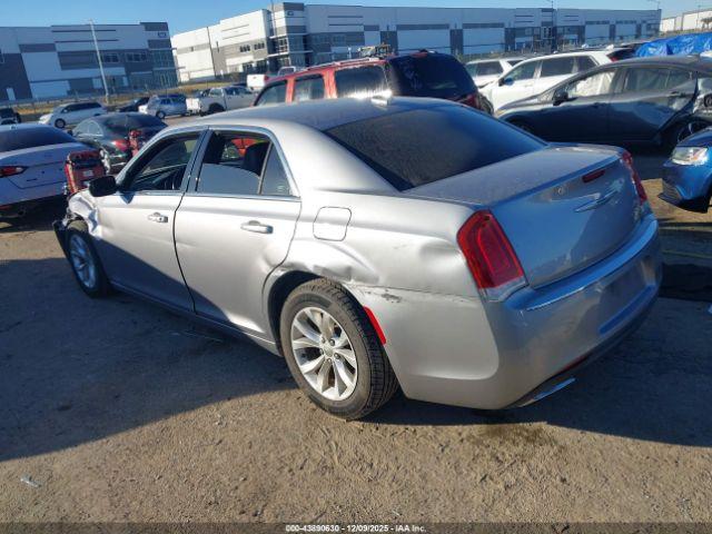Chrysler 300 Limited Image 3