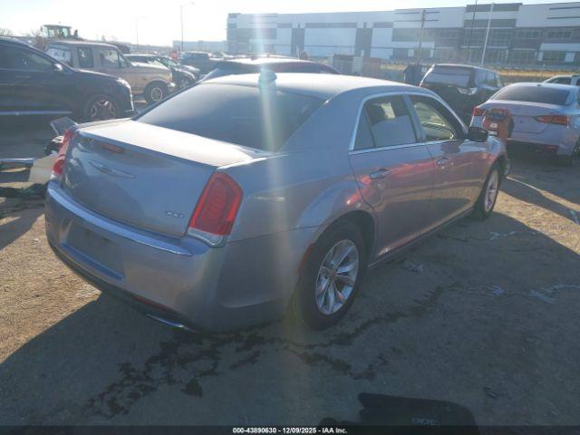 Chrysler 300 Limited Image 7