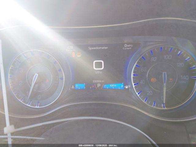 Chrysler 300 Limited Image 4