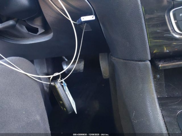 Chrysler 300 Limited Image 11