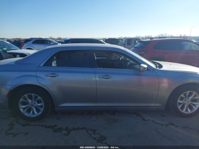 Chrysler 300 Limited Image 12