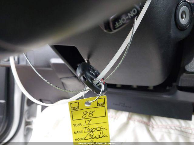 Toyota Corolla Se Image 8