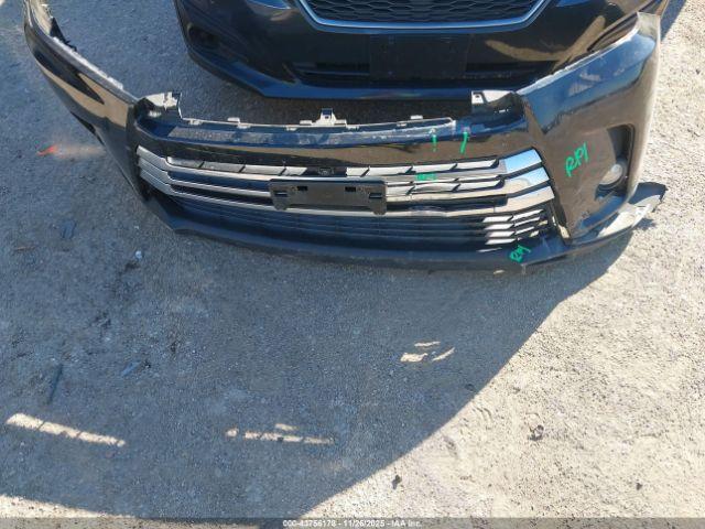 Toyota Highlander Limited Platinum Image 10