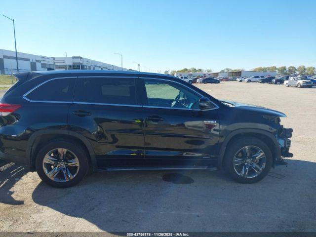 Toyota Highlander Limited Platinum Image 14