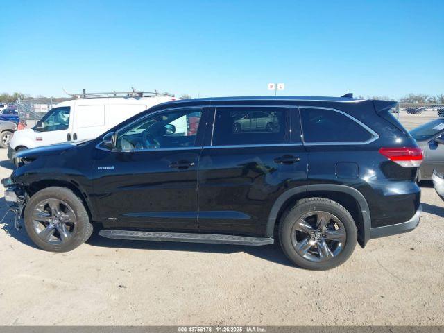 Toyota Highlander Limited Platinum Image 16