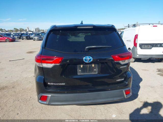 Toyota Highlander Limited Platinum Image 2