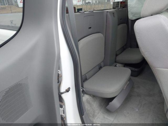 Nissan Frontier S Image 9