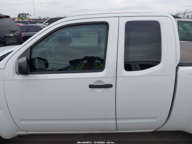 Nissan Frontier S Image 2