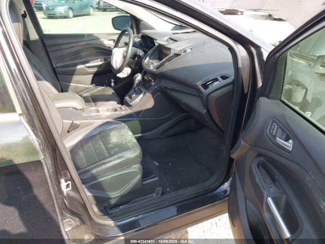 Ford Escape Titanium Image 3