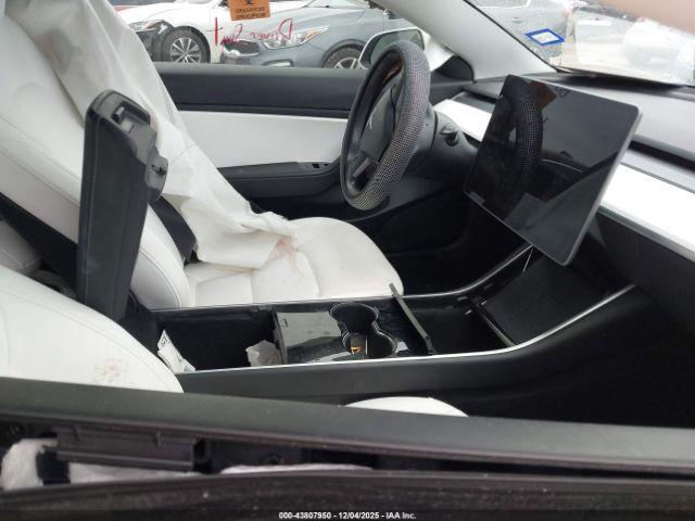 Tesla Model 3 Long Range Dual Motor All-wheel Drive Image 3