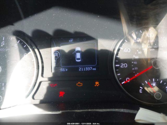 Kia Optima Lx Image 5