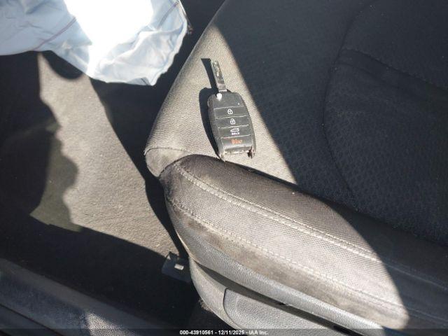 Kia Optima Lx Image 11