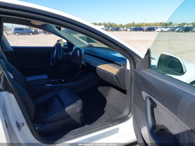 Tesla Model 3 Image 16