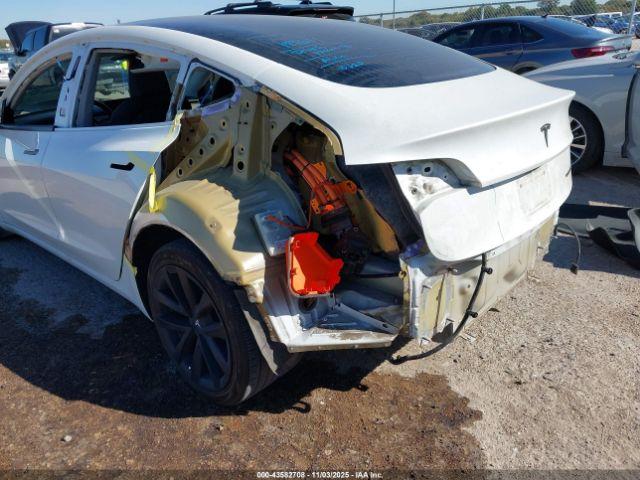 Tesla Model 3 Image 8