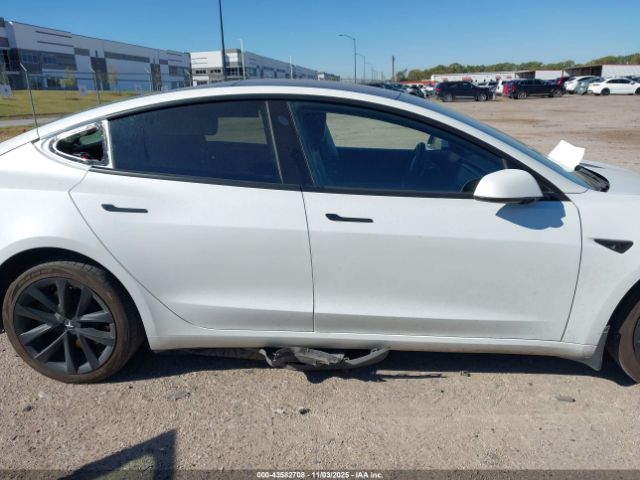 Tesla Model 3 Image 14