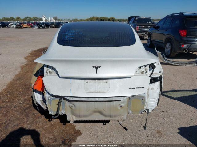 Tesla Model 3 Image 4