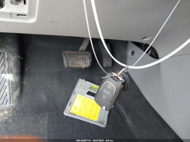 Hyundai ACCENT Gls Image 4