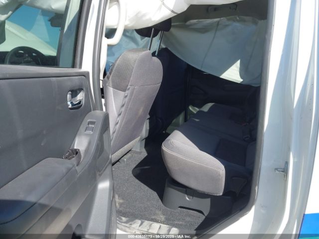 Nissan Frontier Sv 4x2 Image 9