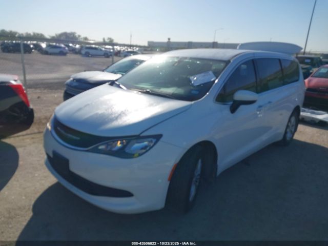 Chrysler Pacifica Touring Image 8