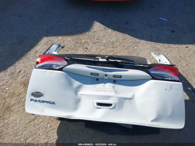 Chrysler Pacifica Touring Image 12