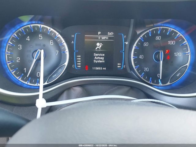 Chrysler Pacifica Touring Image 17