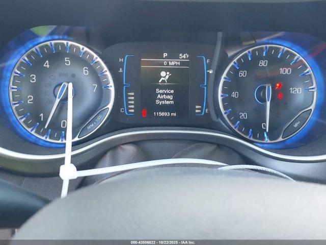 Chrysler Pacifica Touring Image 17