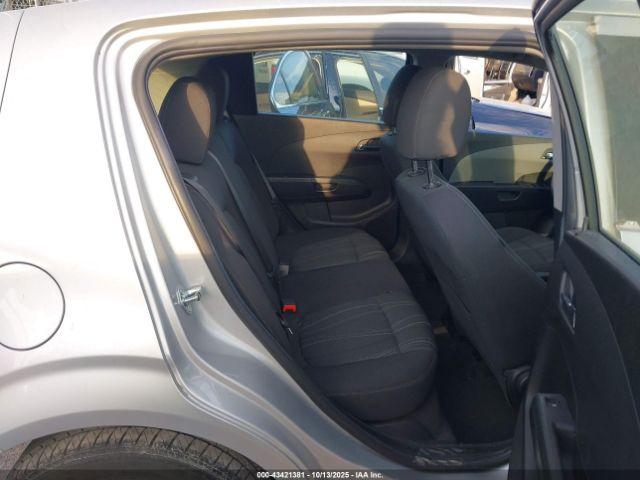 Chevrolet Sonic Lt Auto Image 12