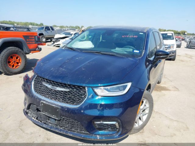 Chrysler Pacifica Touring L Image 8