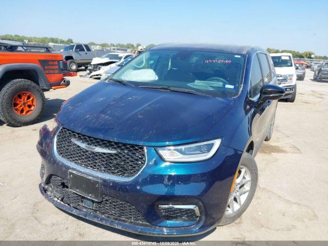 Chrysler Pacifica Touring L Image 8