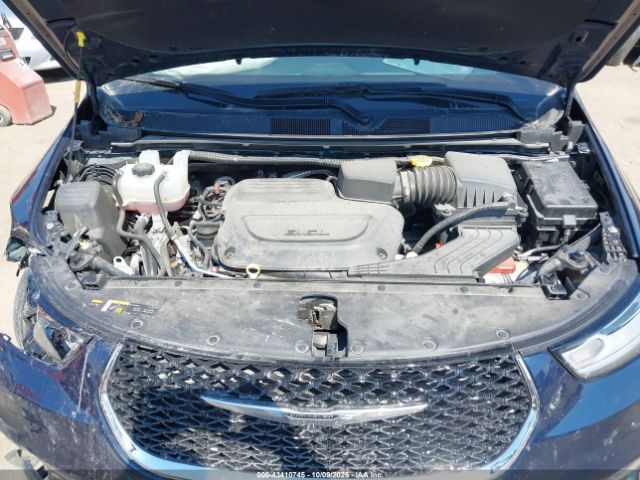 Chrysler Pacifica Touring L Image 7