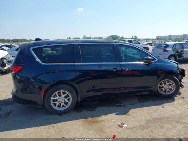 Chrysler Pacifica Touring L Image 9
