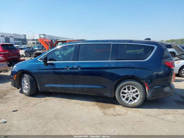 Chrysler Pacifica Touring L Image 14