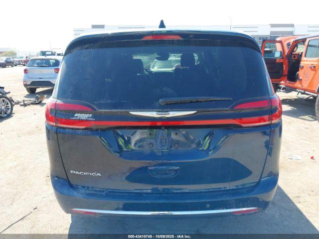 Chrysler Pacifica Touring L Image 10