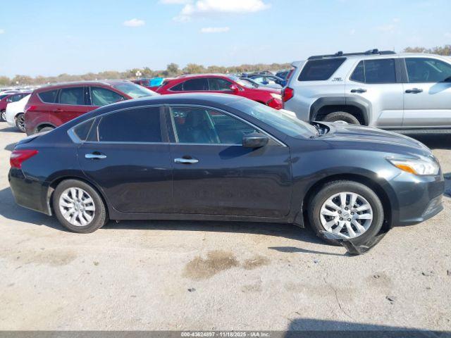 Nissan Altima 2.5 S Image 10