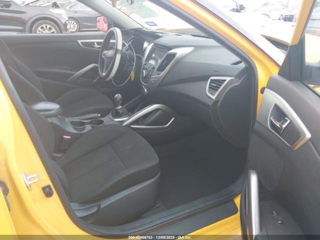 Hyundai VELOSTER Image 8