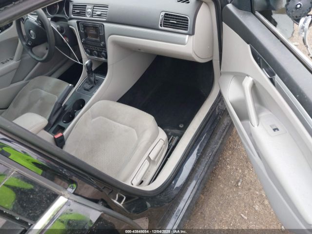 Volkswagen Passat 1.8t S Image 16