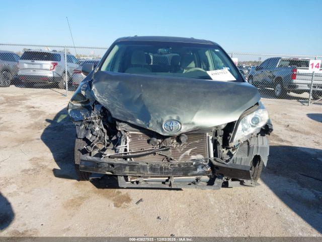 Toyota Sienna Le V6 8 Passenger Image 3