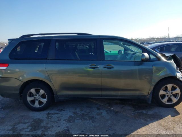 Toyota Sienna Le V6 8 Passenger Image 6