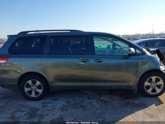 Toyota Sienna Le V6 8 Passenger Image 6