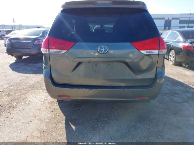 Toyota Sienna Le V6 8 Passenger Image 4