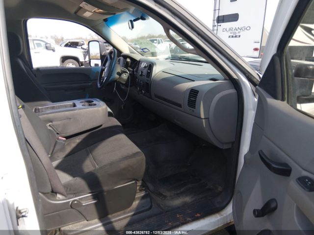 Chevrolet Silverado 2500 Work Truck Image 13