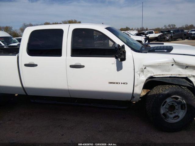 Chevrolet Silverado 2500 Work Truck Image 2