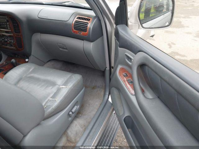 Toyota Land Cruiser Image 11