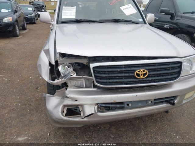 Toyota Land Cruiser Image 16