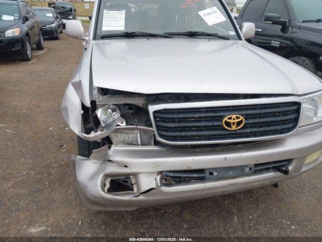 Toyota Land Cruiser Image 16